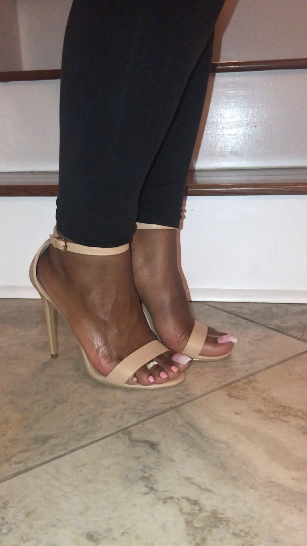 Nude elegant heels & pink toes Vid - 4:19